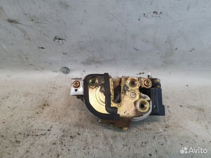 Замок двери задний левый Mitsubishi Lancer 9 4G18