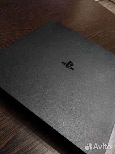 Sony PlayStation 4 slim 500gb + два геймпада