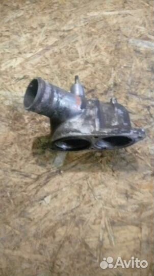 Крышка термостата Isuzu Elf NPR75L 4HK1