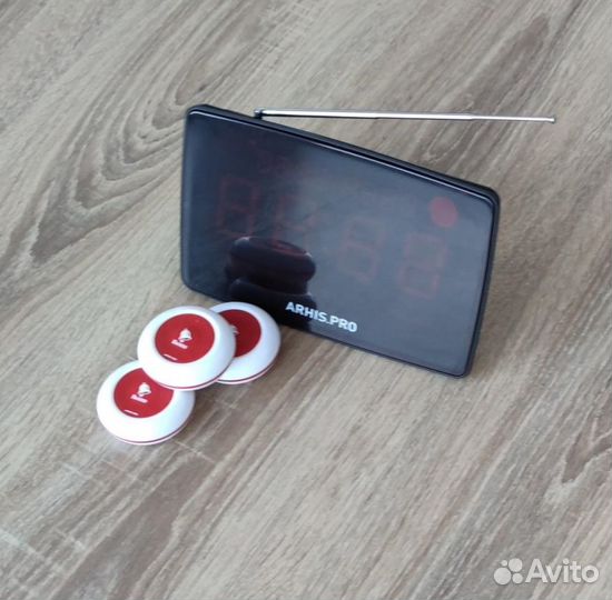 Кнпока вызова персонала и табло отображения вызова