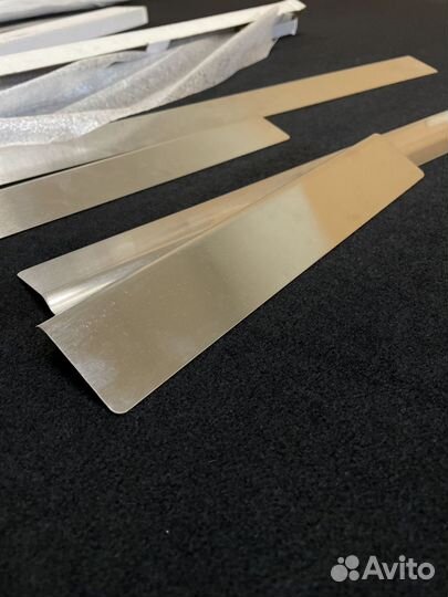 Накладки на пороги тойота LC 100 1998-2006