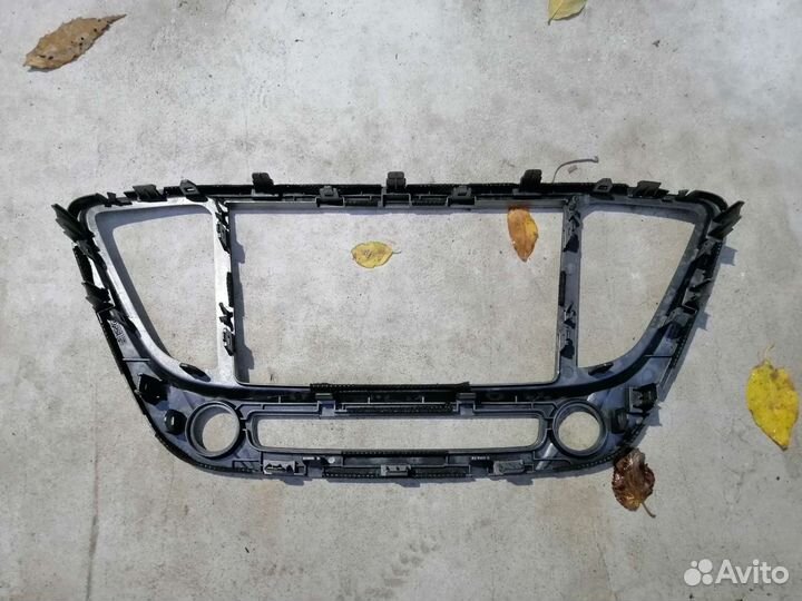 Рамка магнитолы Hyundai Solaris 2