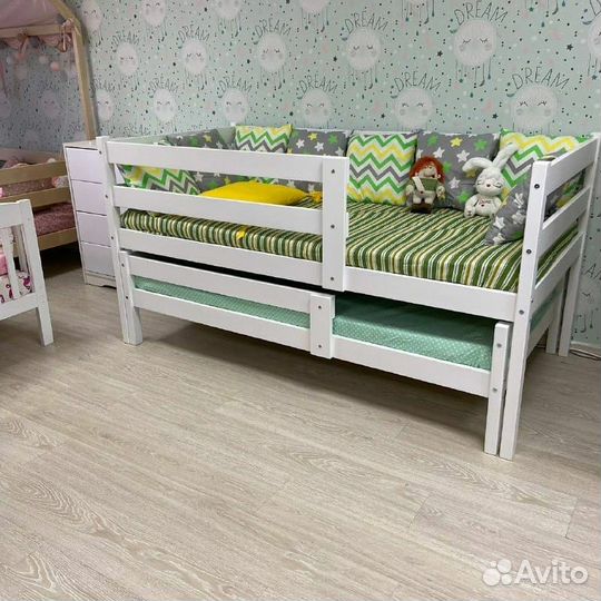 Детская кровать для двоих детей (массив дерева)