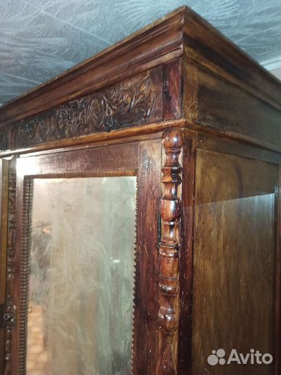 Шкаф старинный