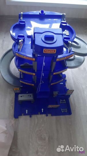 Детская парковка для машинок