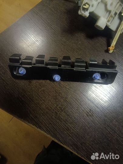 Крепление заднего бампера правое лада ларгус