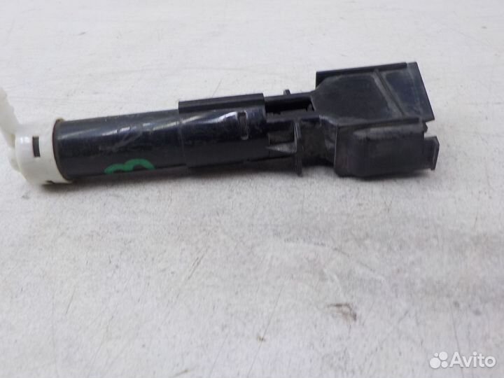 Форсунка омывателя фары Mazda 3 BL 2009