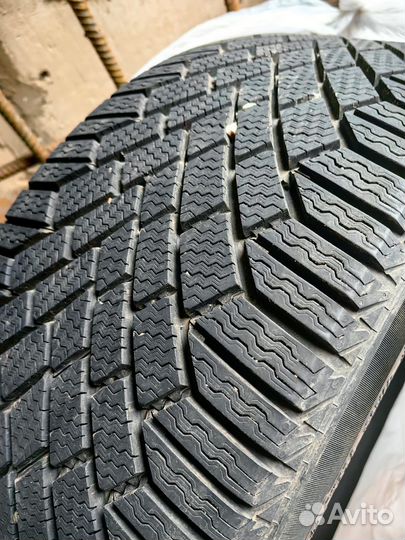 Continental ContiVikingContact 7 245/40 R19 и 275/35 R19 98T