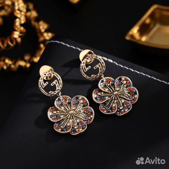 Роскошные серьги с цветами в винтажном стиле