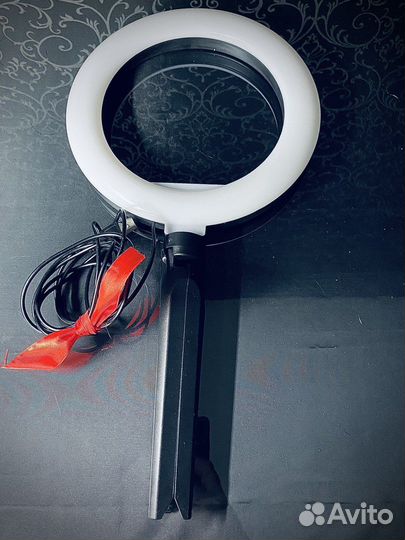 Настольная кольцевая лампа 20 см