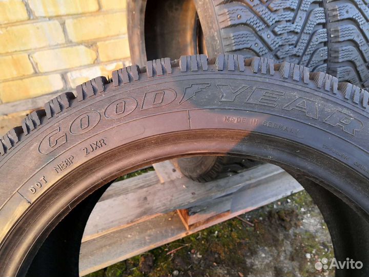 Goodyear UltraGrip 500 235/45 R17