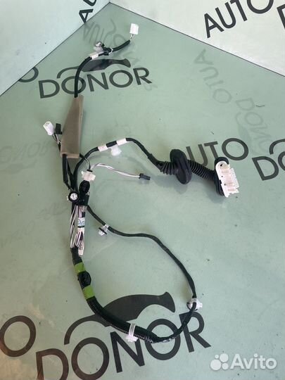 Проводка задней правой двери rav 4 xa50