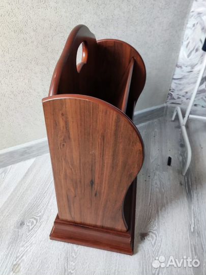 Газетница, Италия