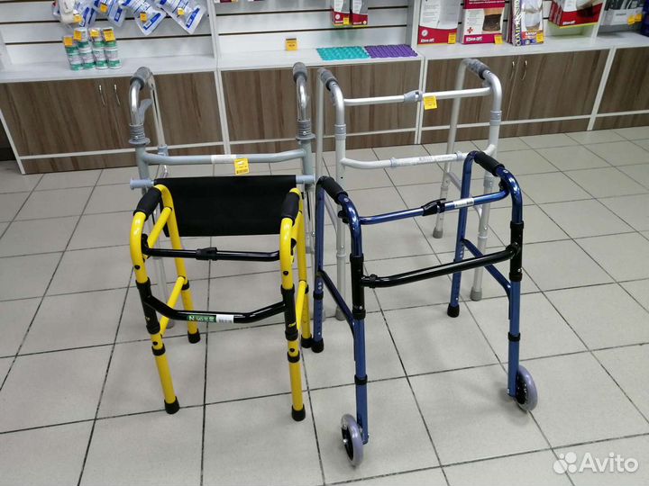 Детские инвалидные ходунки с передними колесами