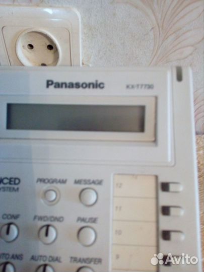 Стационарный кнопочный телефон