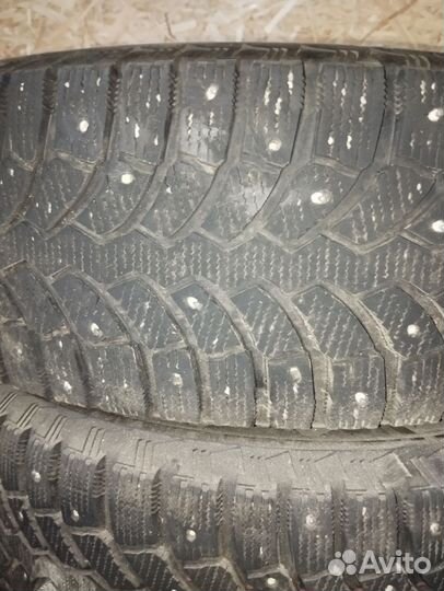 Bridgestone Blizzak Spike-01 215/65 R16 98T