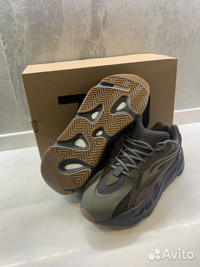 Кроссовки yeezy boost 700, изи, изики