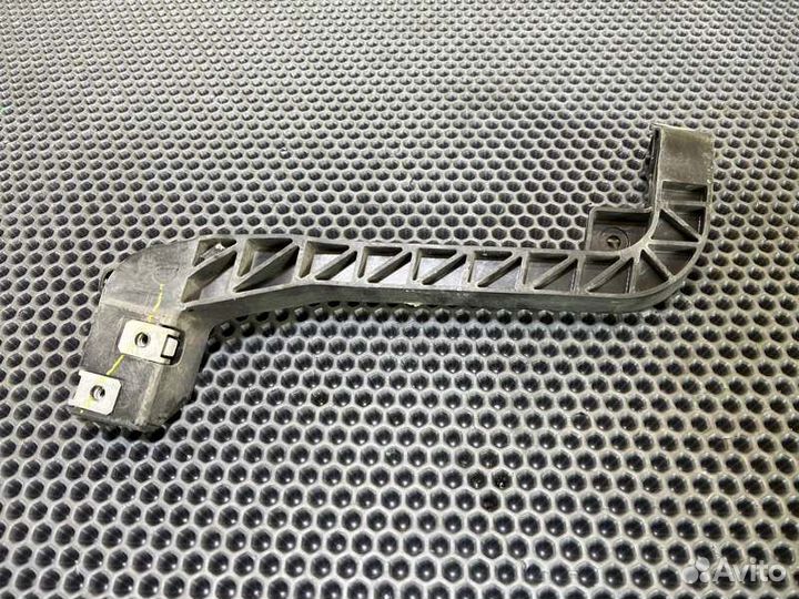 Крепление бампера прав. перед. Mercedes-Benz M-cla