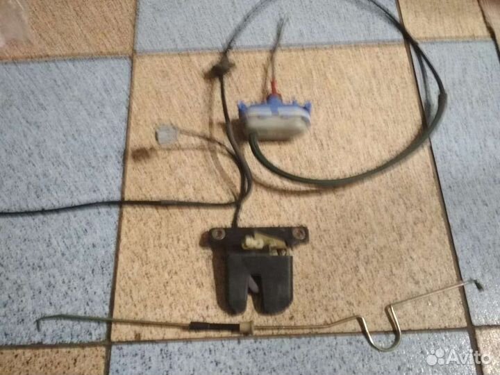 Комплект привода заднего замка заднего багажника А