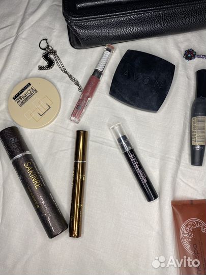Набор косметики,сумка, бижутерия,перчатки,заколки