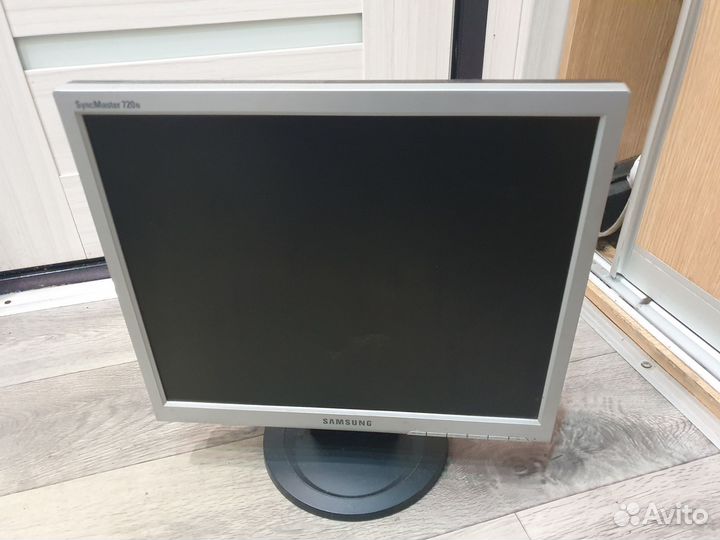 Монитор Samsung syncmaster 720n