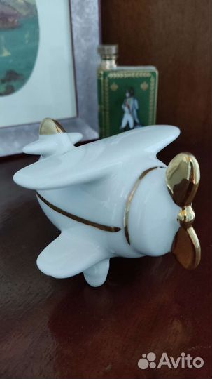 Фарфоровая статуэтка -самолетик