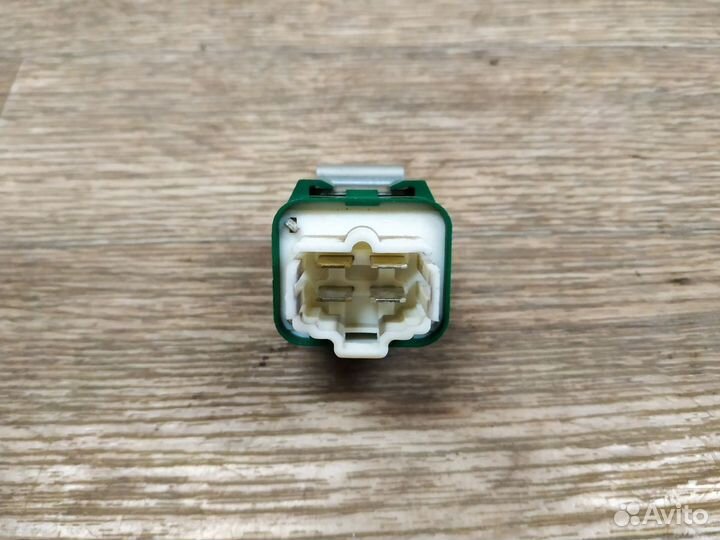 Реле Mazda Capella 0568002120