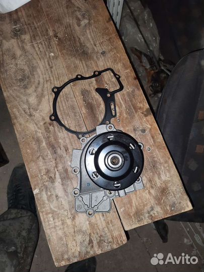 Водяная помпа на мерседес 639