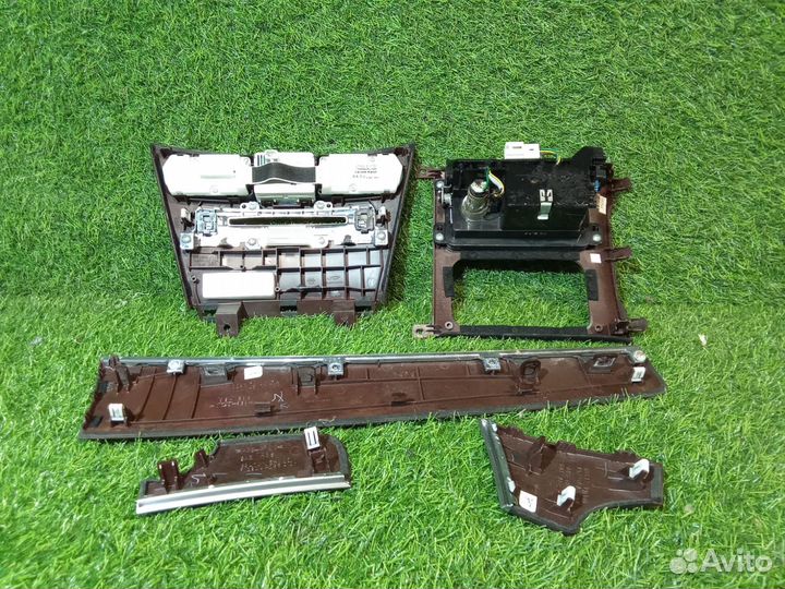 Деревянные накладки и торпедо Infiniti M35