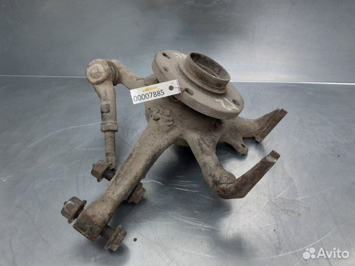 Кулак поворотный передний левый