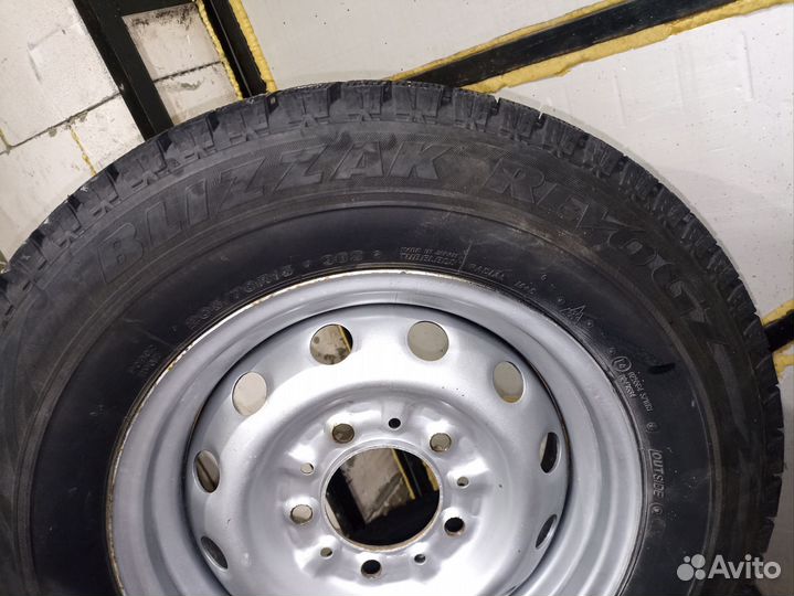 Bridgestone Blizzak Revo GZ 205/70 R15 96S