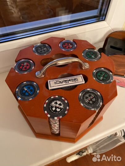 Набор для покера и машинка для смешивания карт