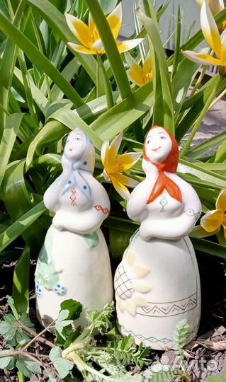 Девушка с подсолнухом и льном.Фарфор.Минск