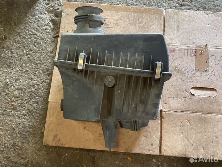 Корпус воздушного фильтра BMW e34