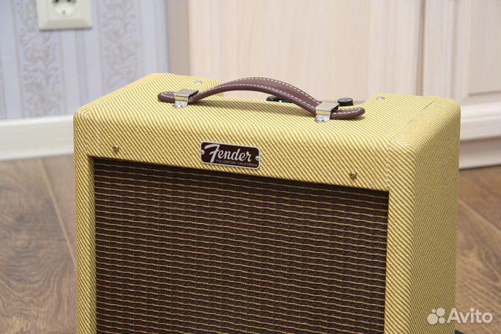 Шильдик для комбика Fender Champ Deluxe Логотип