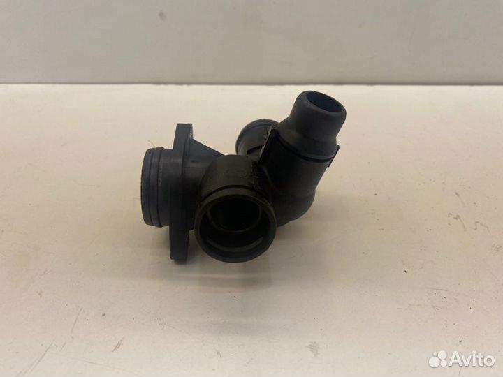 Фланец системы охлаждения Audi A6 C6 2.0 2008