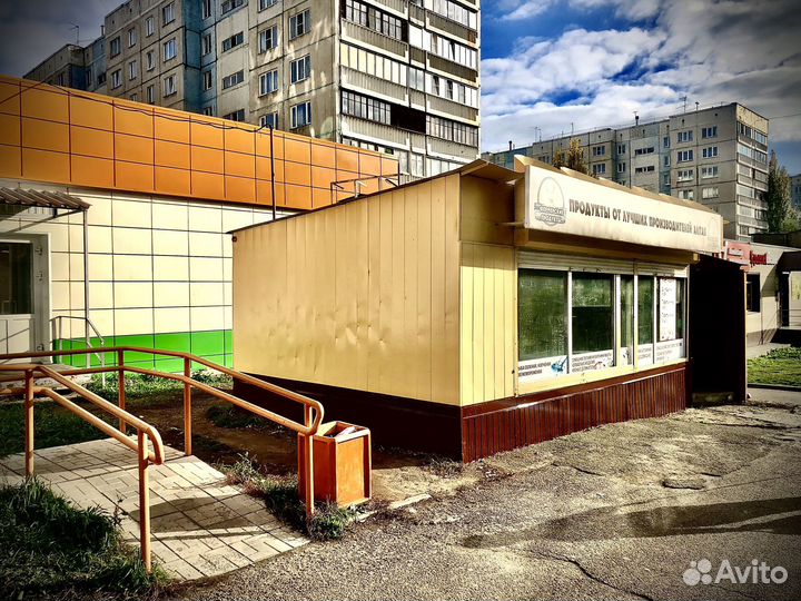 Продавец в продуктовый магазин