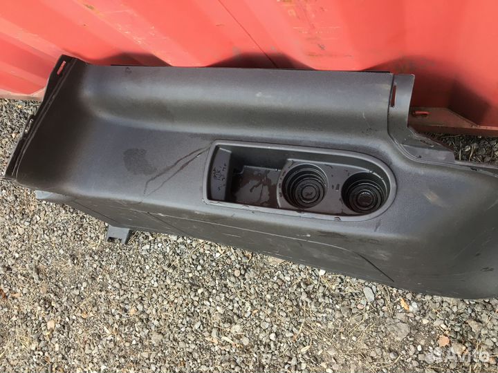 Обшивка багажника левая Chevrolet Tahoe III 06-14