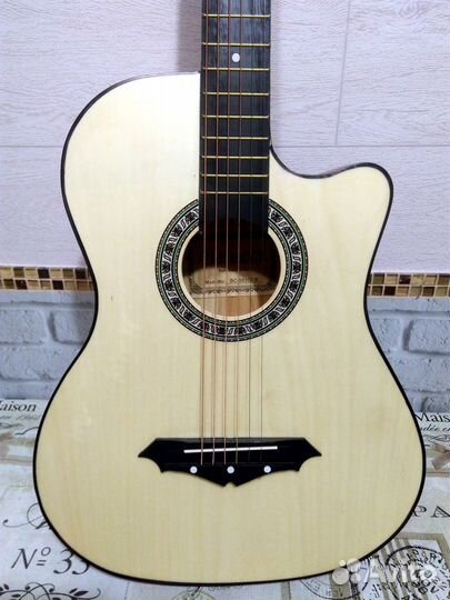 Продам новую акустическую гитару