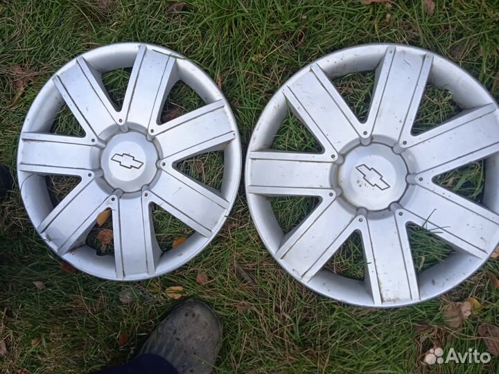 Колпаки шеврале и один хендай r-15 и 14