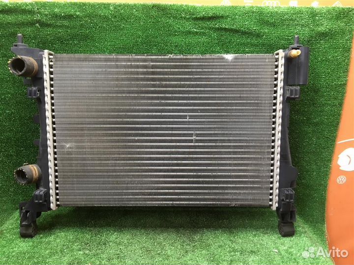 Радиатор охлаждения Opel Corsa D (2006-2015)