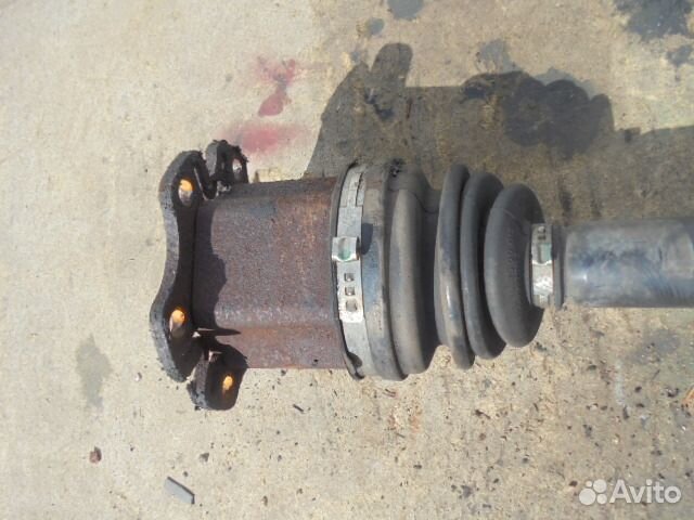 Полуось передняя L Audi A6 C6 4F0407271J