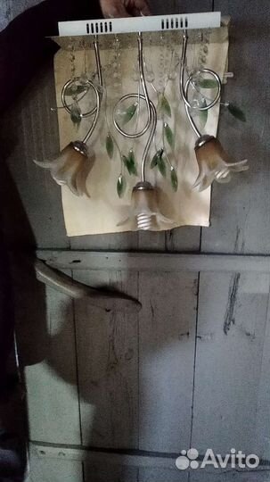 Люстра потолочная, три рожка на одной панели