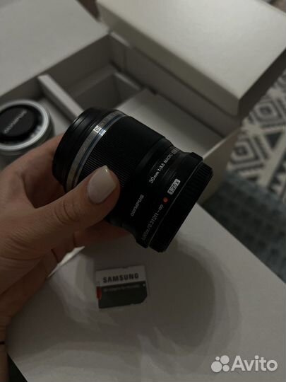 Olympus pen E-PL9 два объектива и флешка