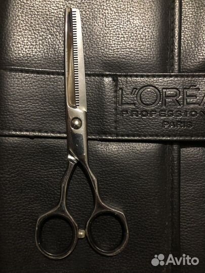Ножницы и машина для стрижки волос