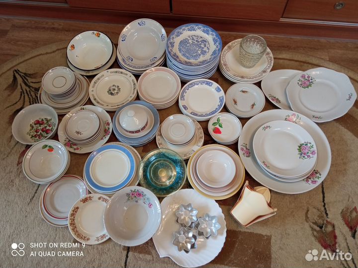 Много тарелок хороших и разных
