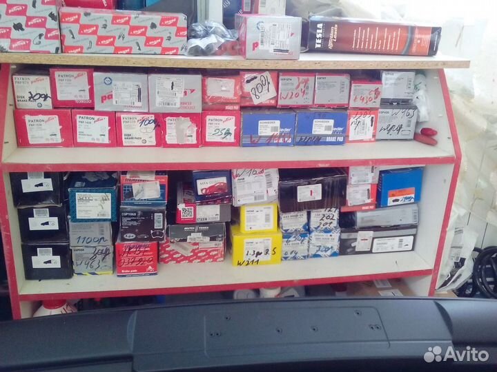 Тормозные колодки на Mercedes передние и задние