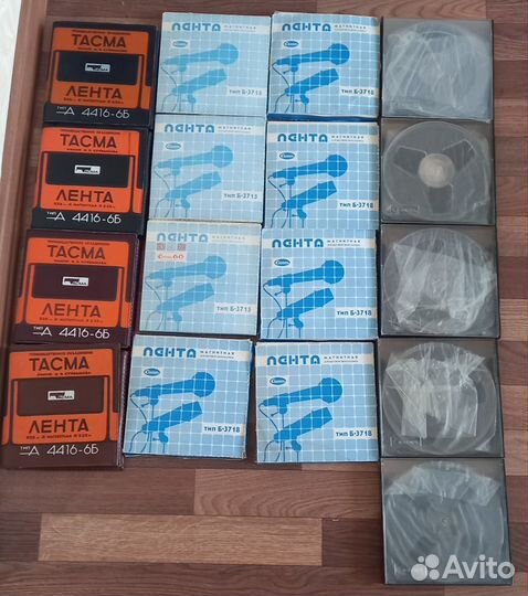 Магнитная лента катушки с записью