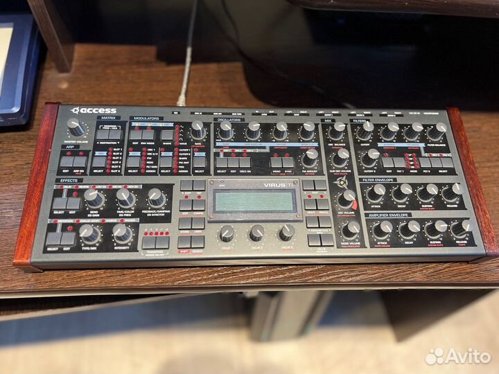 Аналоговый синтезатор Assess Virus Ti