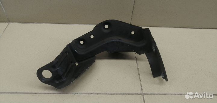 Кронштейн (сопут. товар) A4 B6 2000-2004